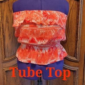 ❣️HP❣️Adorable ruffle crop tube top. Coral & white pattern Sz: M